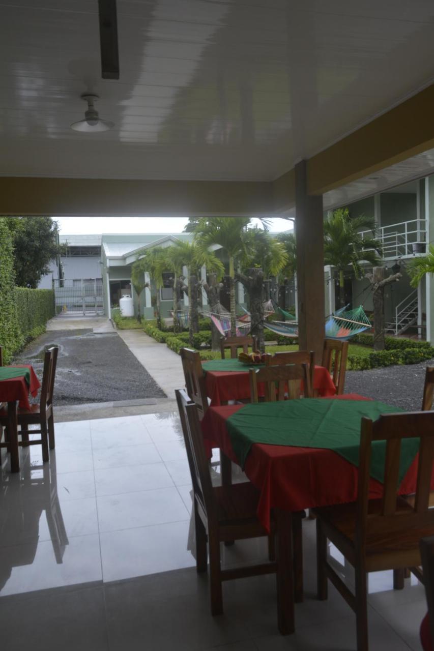 La Fortuna Backpackers Resort Extérieur photo