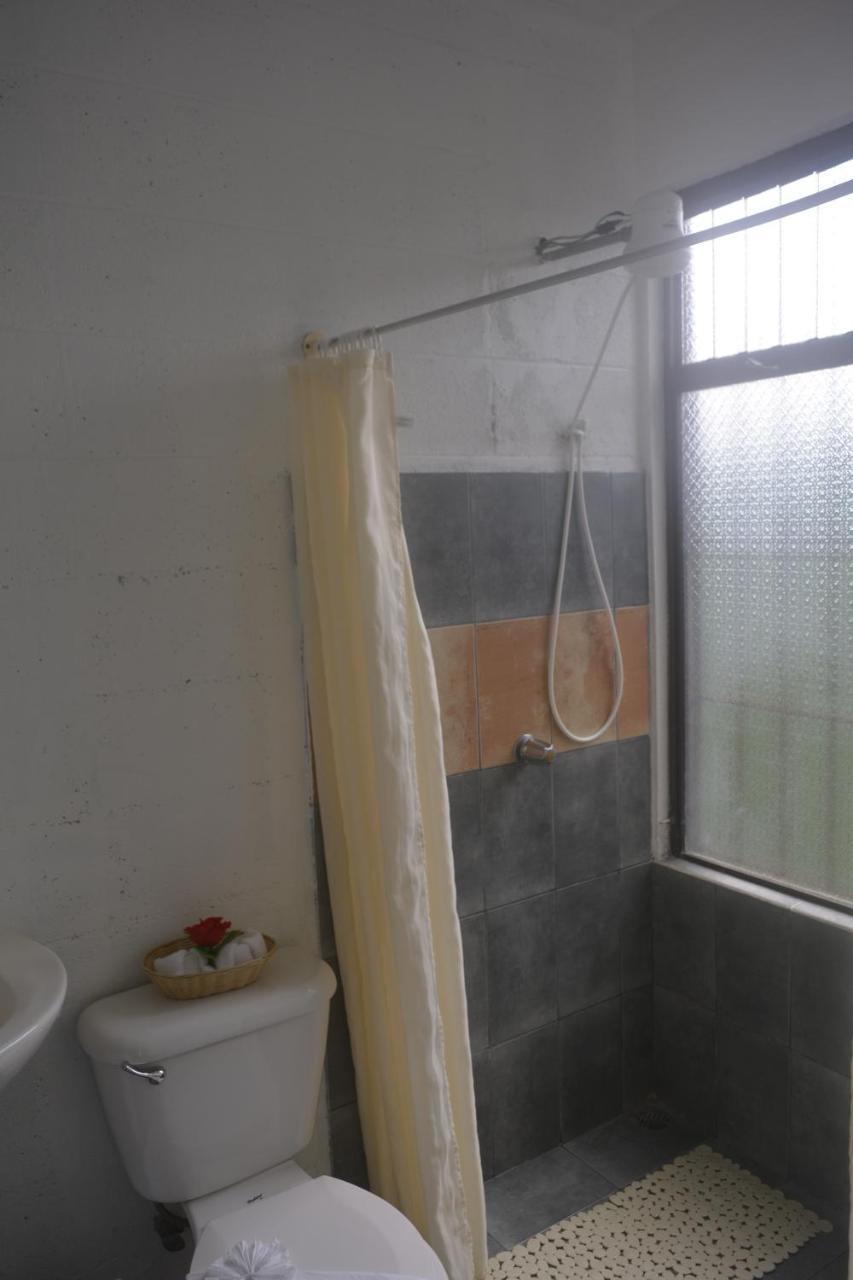 La Fortuna Backpackers Resort Extérieur photo