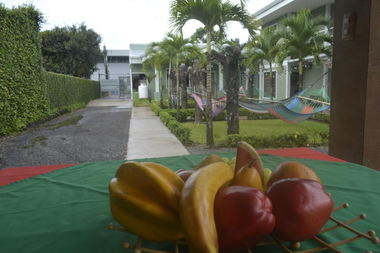 La Fortuna Backpackers Resort Extérieur photo