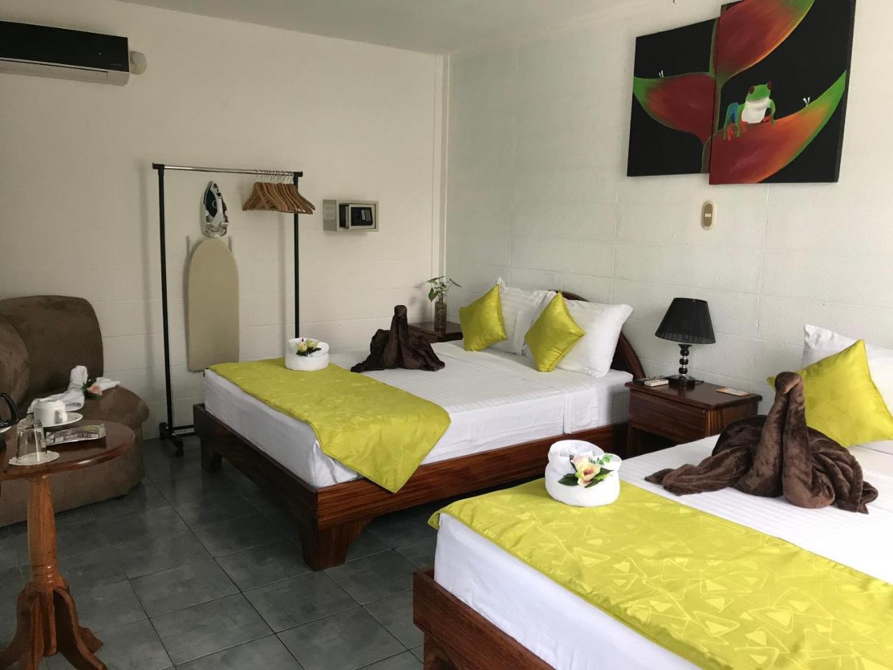 La Fortuna Backpackers Resort Extérieur photo