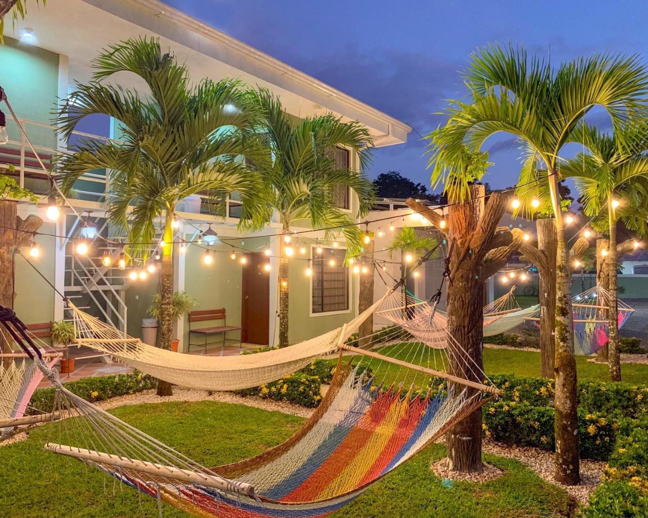 La Fortuna Backpackers Resort Extérieur photo