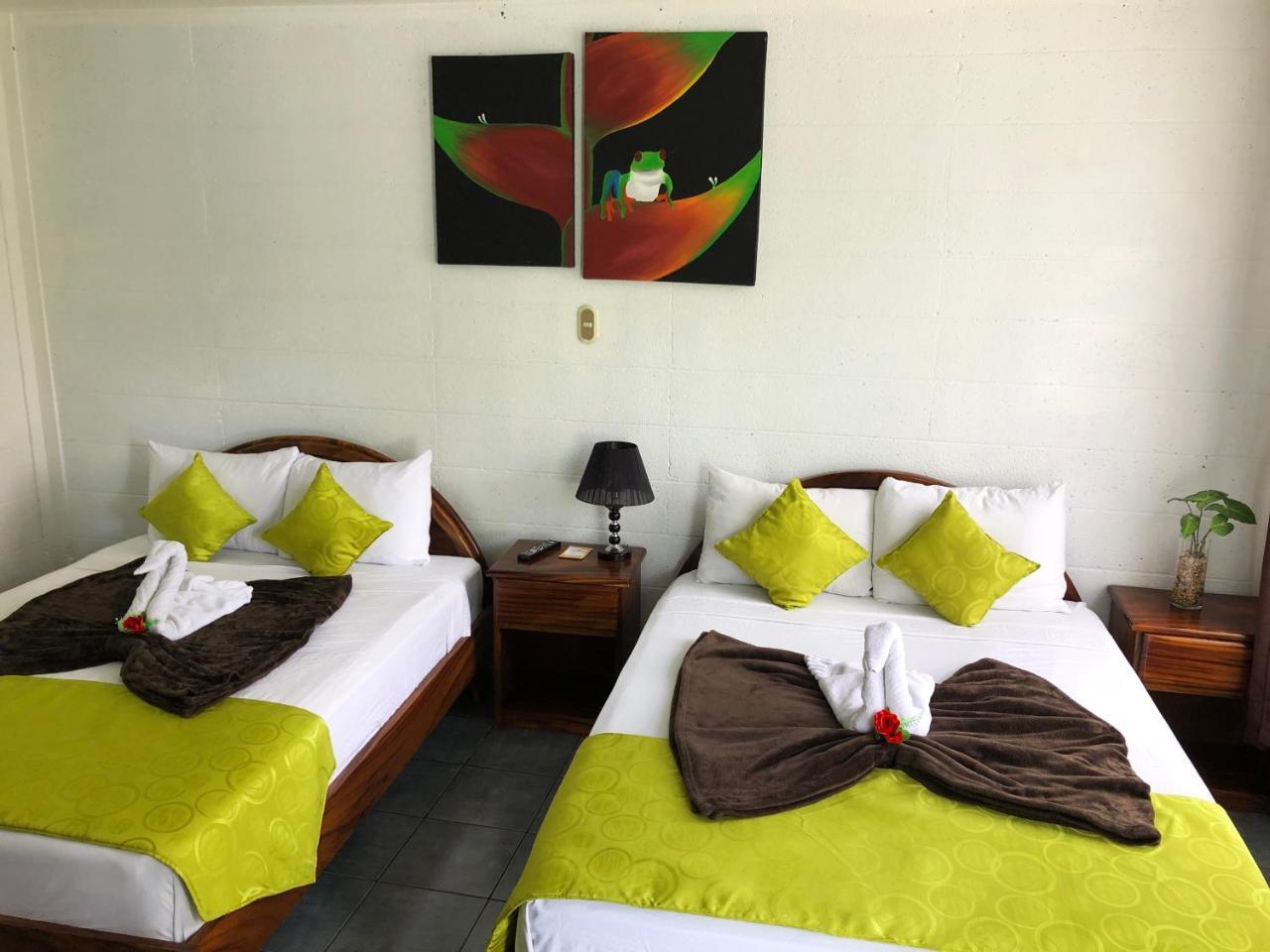 La Fortuna Backpackers Resort Extérieur photo