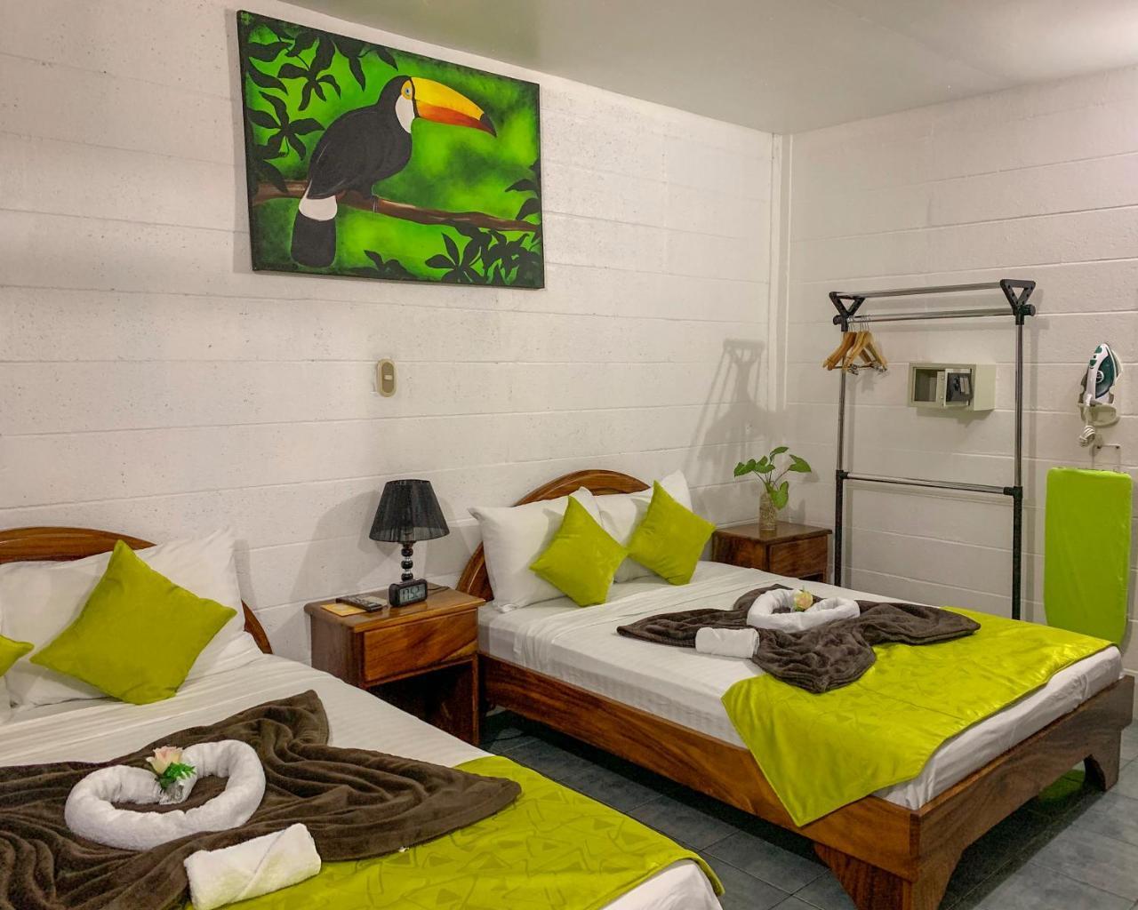 La Fortuna Backpackers Resort Extérieur photo