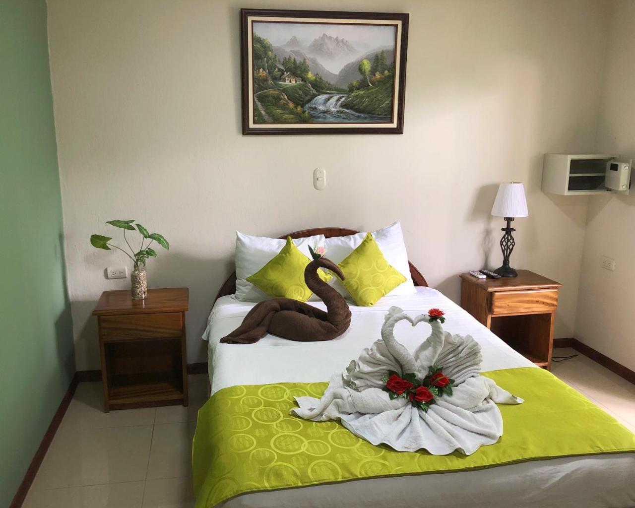 La Fortuna Backpackers Resort Extérieur photo