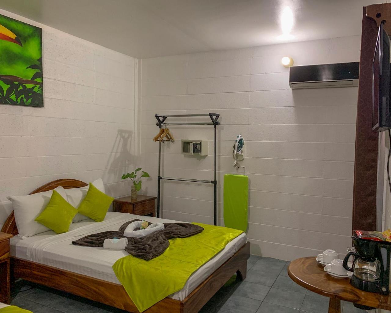 La Fortuna Backpackers Resort Extérieur photo